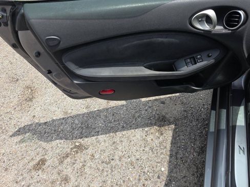 Used 2012 Nissan 370Z Touring RWD image 10