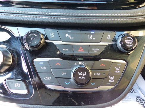Used 2026 Chrysler Pacifica Select FWD image 33
