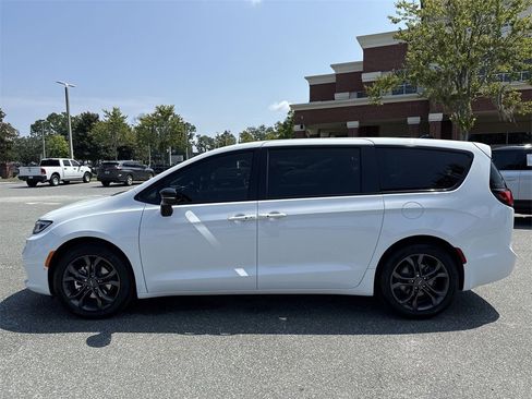 New 2026 Chrysler Pacifica Select image 5