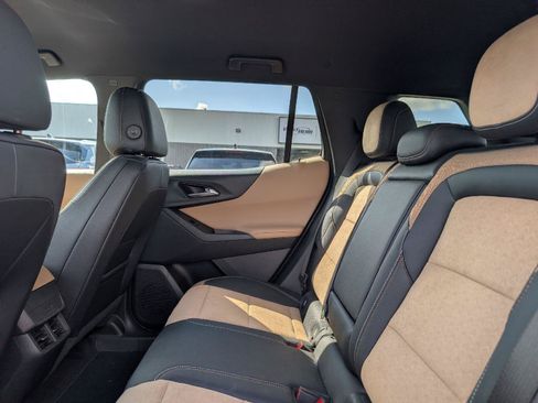 Used 2025 Chevrolet Equinox ACTIV w/ Safety and Technology Package AWD/4WD image 10