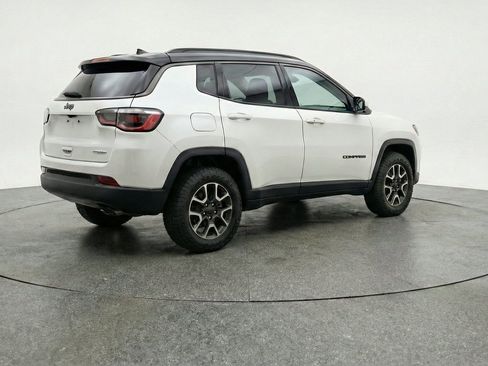 Used 2025 Jeep Compass Trailhawk AWD/4WD image 9