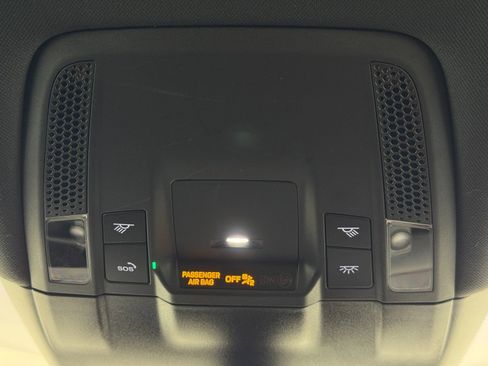 Used 2022 Porsche Taycan 4S image 38