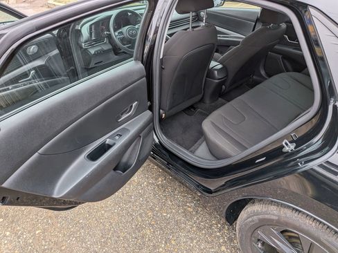 Used 2021 Hyundai Elantra SEL image 22