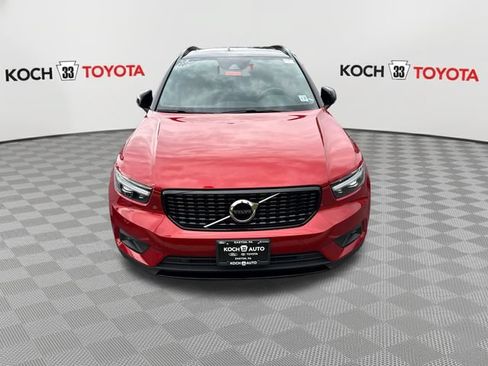 Used 2022 Volvo XC40 T5 R-Design w/ Climate Package AWD/4WD image 2
