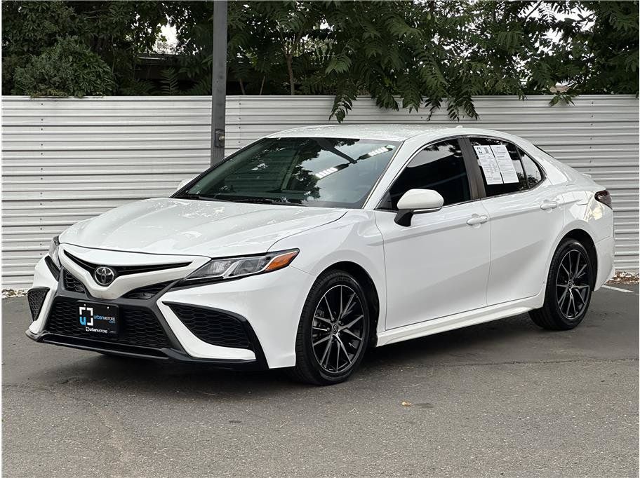 Used 2023 Toyota Camry SE FWD image 6