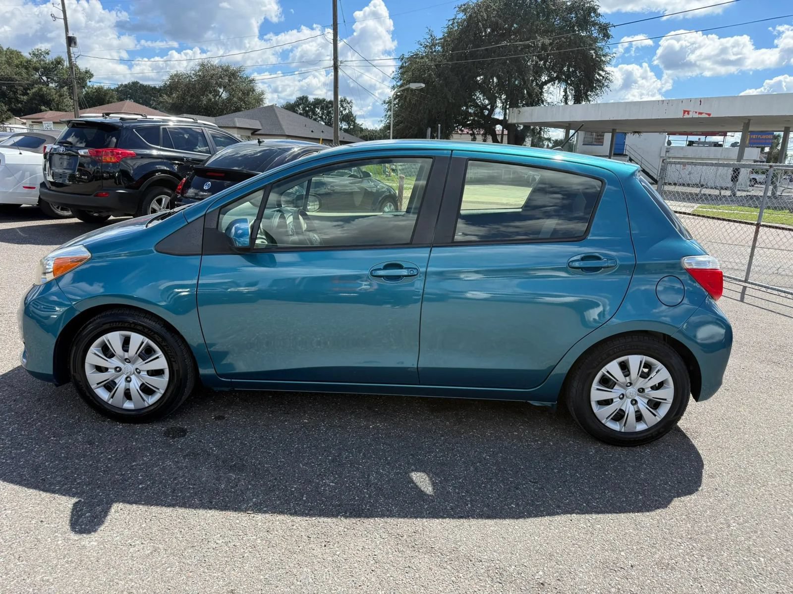 Used 2013 Toyota Yaris LE FWD image 8