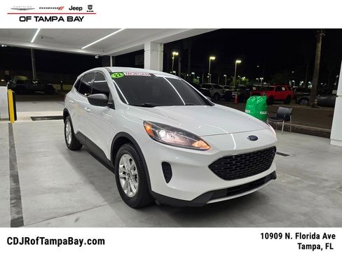 Used 2022 Ford Escape SE image 1