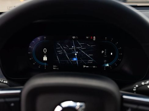 Used 2024 Volvo XC40 B5 Core AWD/4WD image 11
