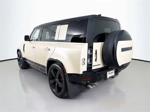 Certified 2025 Land Rover Defender 110 V8 image 7