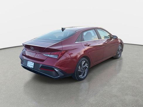 Used 2024 Hyundai Elantra SEL w/ Convenience Package image 5