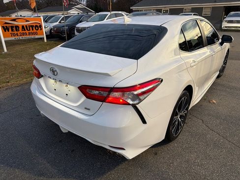 Used 2020 Toyota Camry SE image 8
