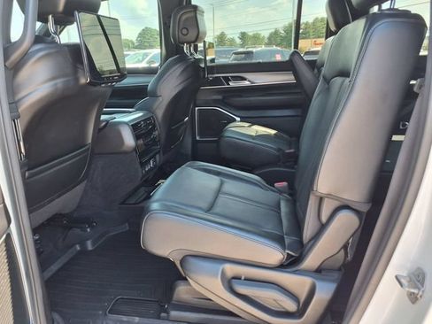 Used 2023 Jeep Wagoneer Series II w/ Convenience Group I AWD/4WD image 11
