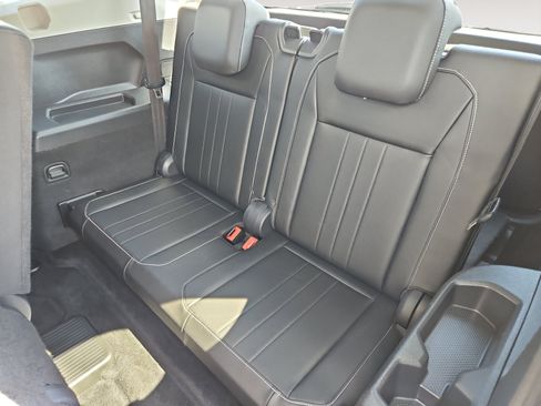 Used 2022 Volkswagen Tiguan SE FWD image 15