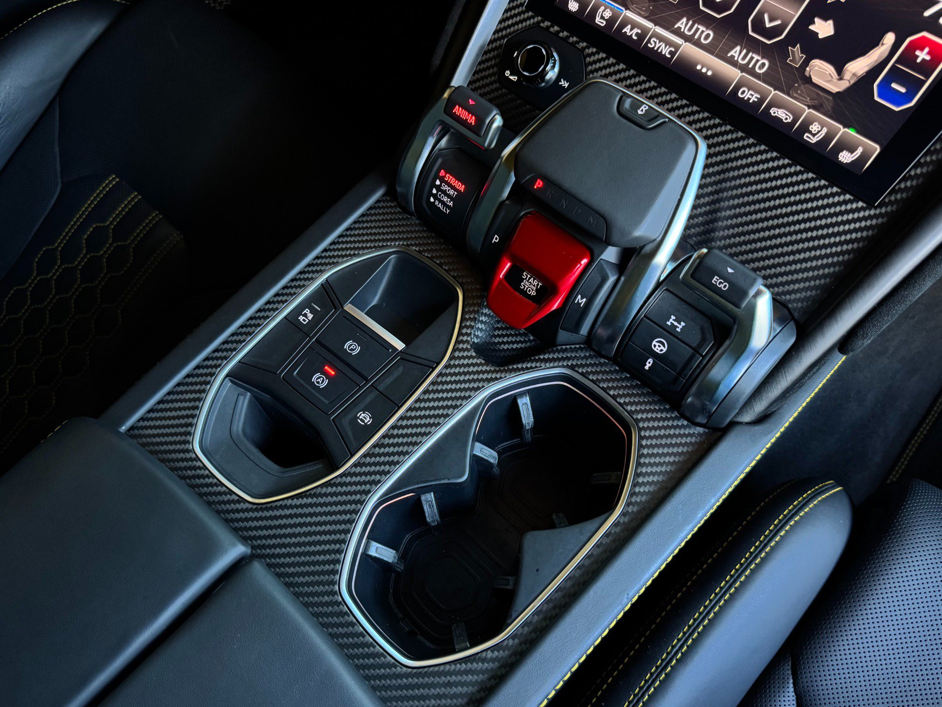 Used 2024 Lamborghini Urus Performante AWD/4WD image 31