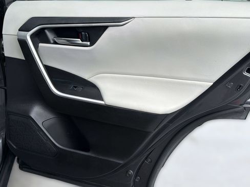 Certified 2021 Toyota RAV4 XLE Premium AWD/4WD image 32