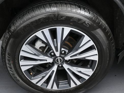 Used 2023 Nissan Rogue SV image 33