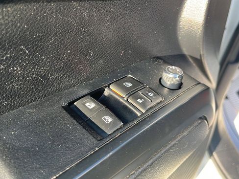 Used 2017 Toyota Tacoma SR image 10