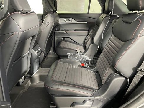 Used 2025 Ford Explorer ST-Line image 17