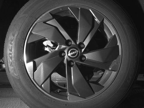 Used 2025 Nissan Rogue SV image 15