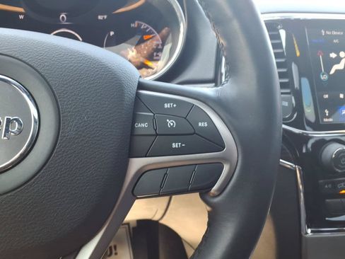Used 2021 Jeep Grand Cherokee Limited AWD/4WD image 16