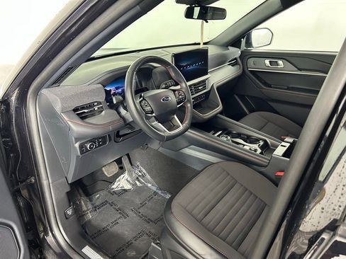 Used 2025 Ford Explorer ST-Line w/ ST-Line Street Pack AWD/4WD image 13