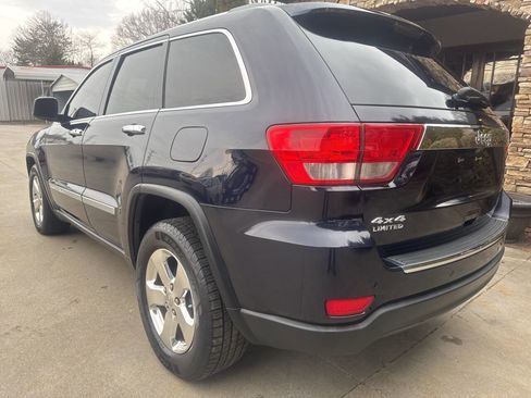 Used 2011 Jeep Grand Cherokee Limited image 2