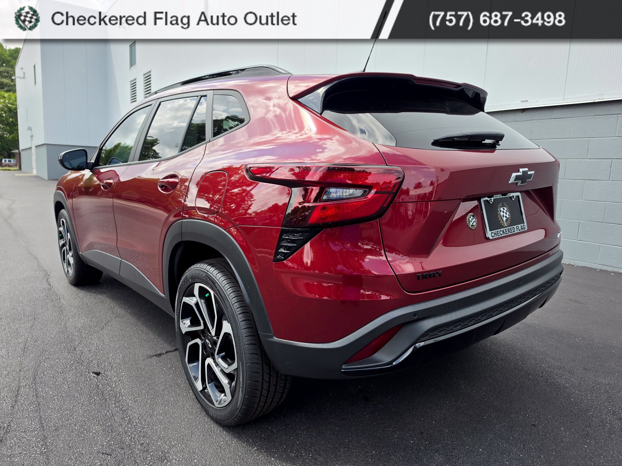 Used 2024 Chevrolet Trax RS w/ Sunroof Package FWD image 5