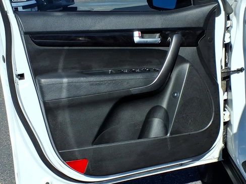 Used 2015 Kia Sorento LX image 15