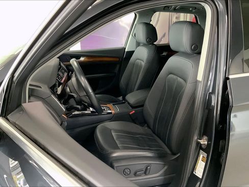 Used 2021 Audi Q5 2.0T Premium Plus w/ Premium Plus Package AWD/4WD image 9