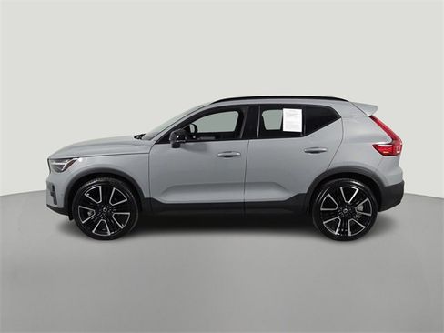 Used 2024 Volvo XC40 B5 Ultimate w/ Protection Package Premier image 2