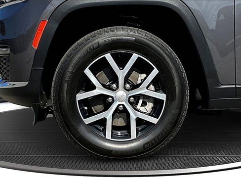 Used 2023 Jeep Grand Cherokee L Limited image 34