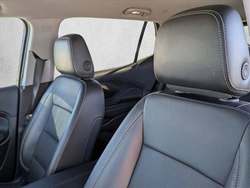 Used 2024 GMC Terrain SLT image 14