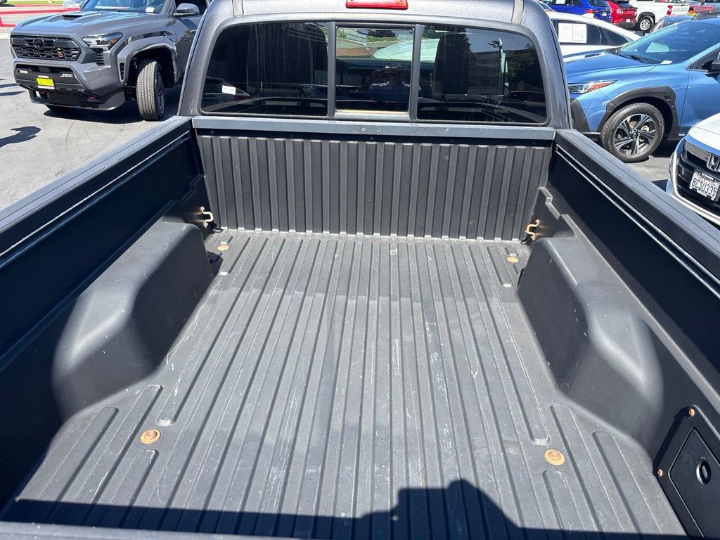 Used 2019 Toyota Tacoma SR5 RWD image 10