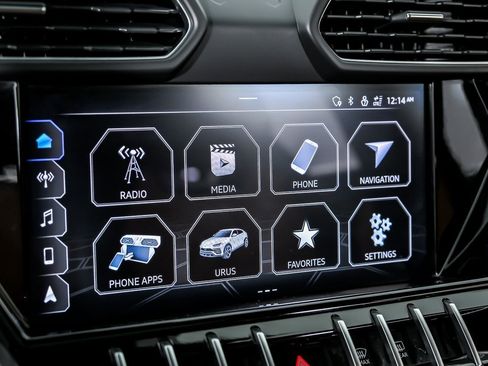 Used 2022 Lamborghini Urus AWD/4WD image 35