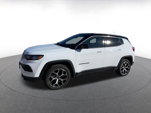 Used 2025 Jeep Compass Limited image 8