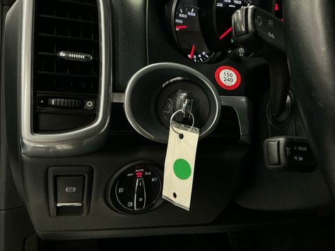 Used 2018 Porsche Cayenne Platinum Edition image 21