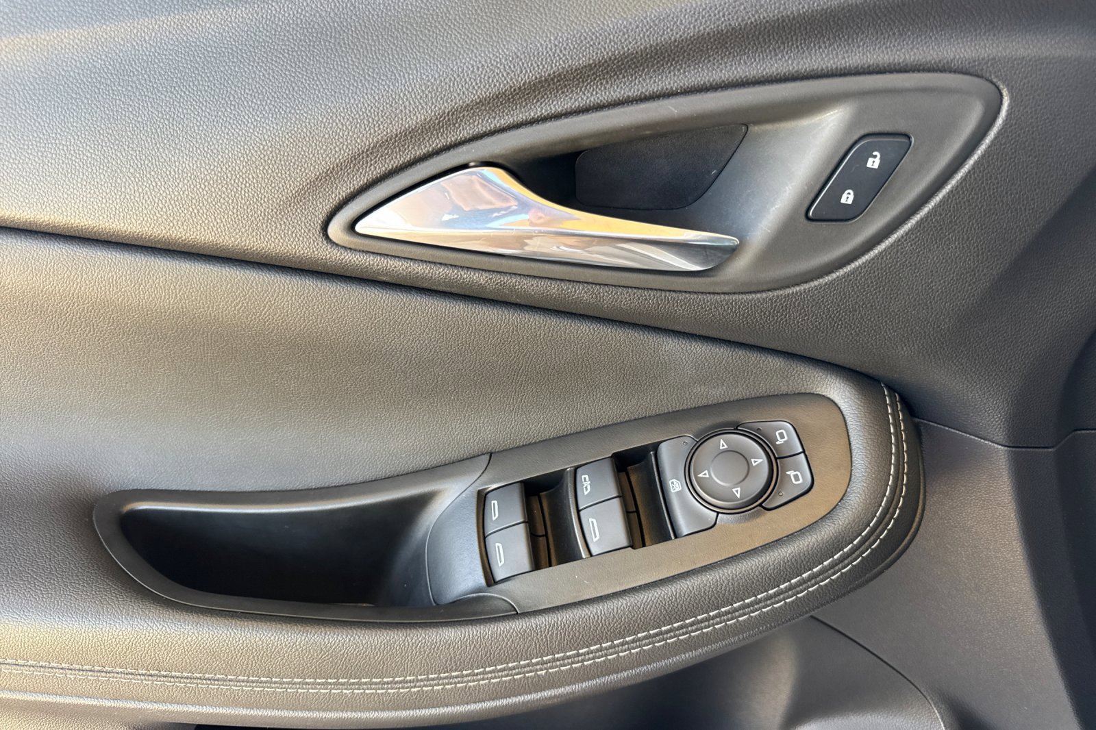 Used 2025 Buick Encore GX Preferred FWD image 11