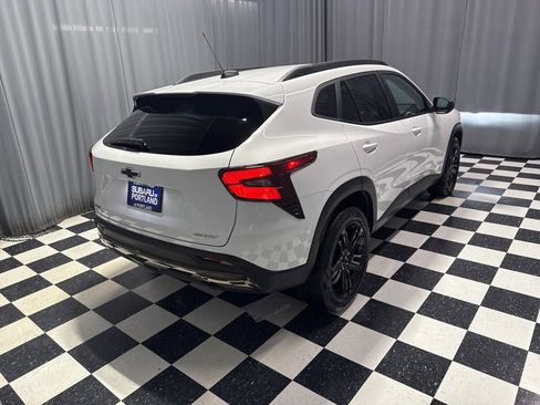 Used 2024 Chevrolet Trax ACTIV w/ Sunroof Package image 4