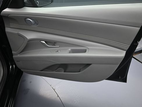 Used 2022 Hyundai Elantra SEL w/ Convenience + Premium Package FWD image 37
