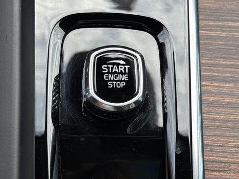 Used 2023 Volvo XC60 T8 Ultimate image 25