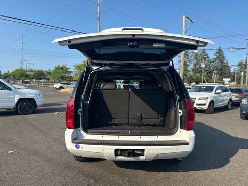Used 2007 GMC Yukon SLT w/ SLT Preferred Equipment Group RWD image 8