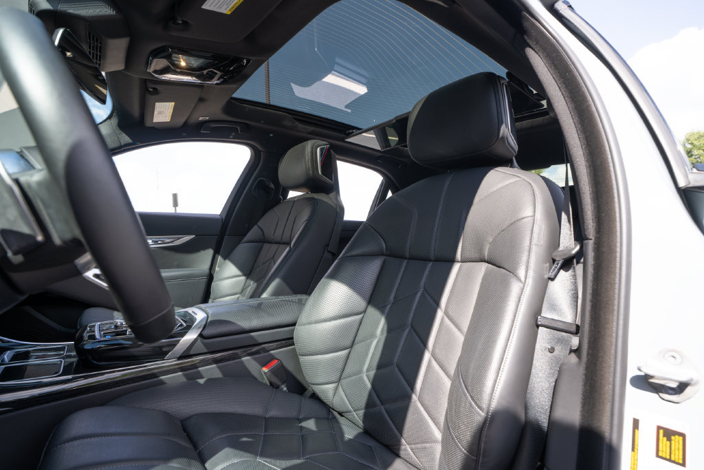 Used 2024 BMW i7 xDrive60 AWD/4WD image 22