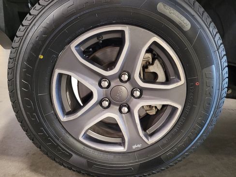 Used 2018 Jeep Wrangler Unlimited Sport S AWD/4WD image 31