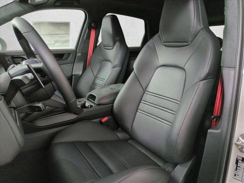 New 2026 Porsche Cayenne GTS image 5