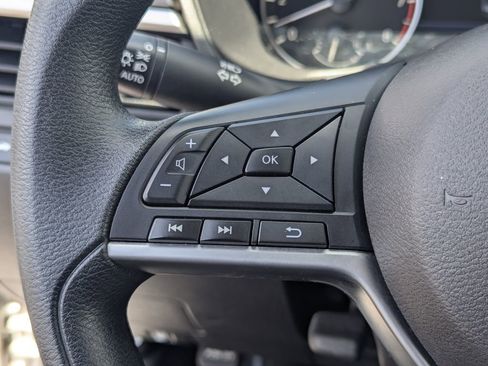 Used 2024 Nissan Altima 2.5 SV FWD image 19