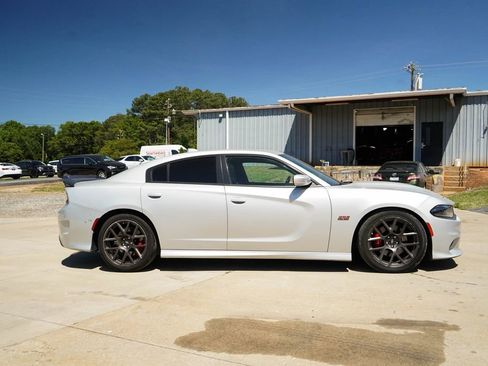 Used 2019 Dodge Charger Scat Pack RWD image 3