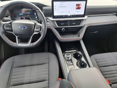 Used 2025 Ford Explorer ST-Line image 23