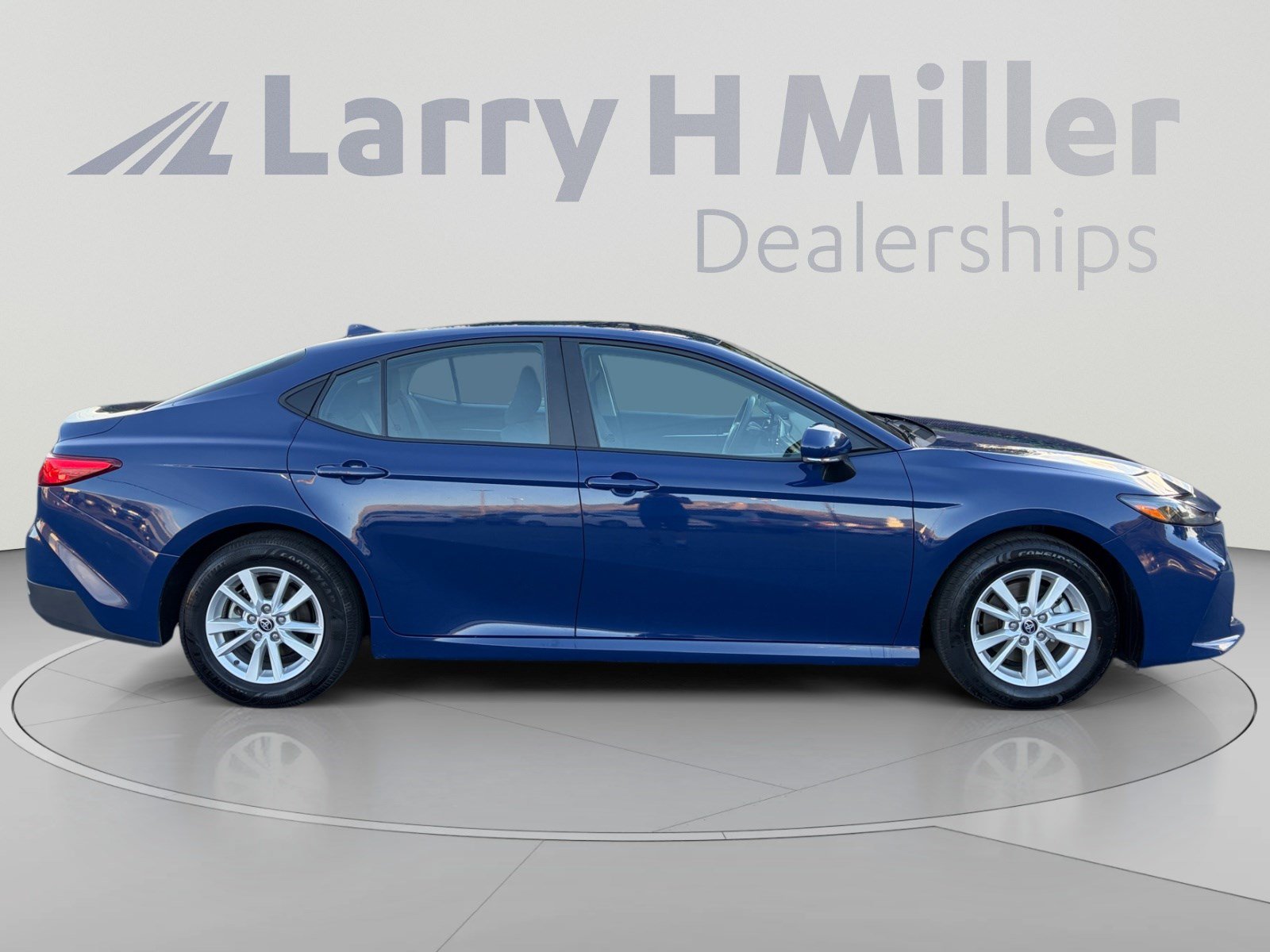 Used 2025 Toyota Camry LE FWD image 6