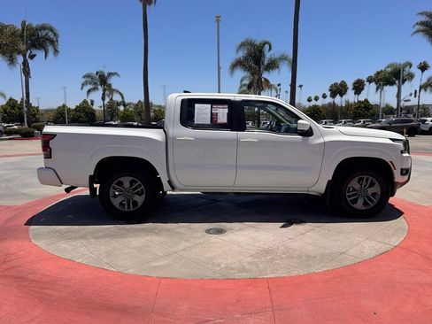 Certified 2025 Nissan Frontier SV RWD image 9
