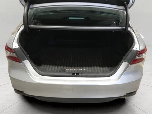 Used 2024 Toyota Camry XLE image 10